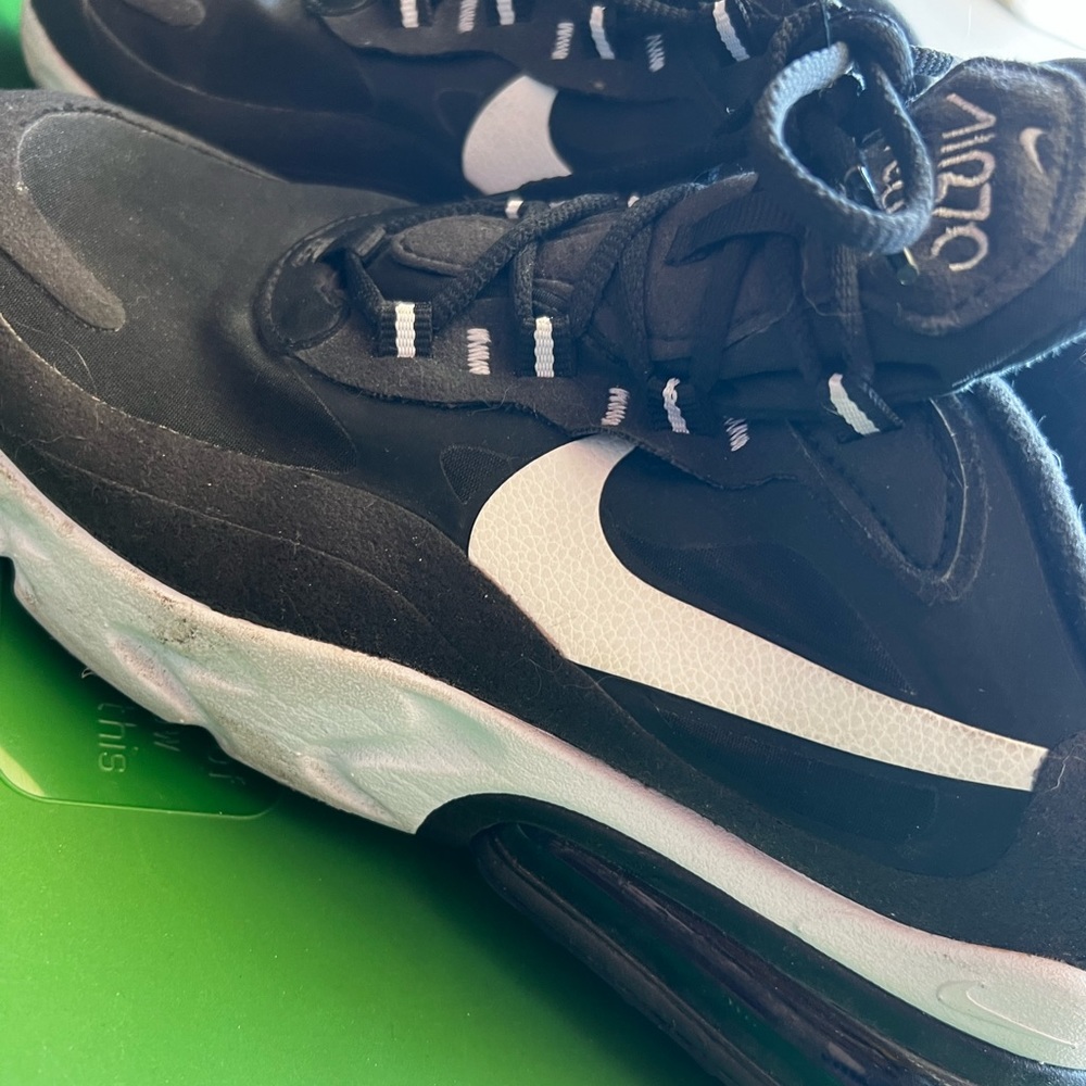 Black Nike air70 shoes
